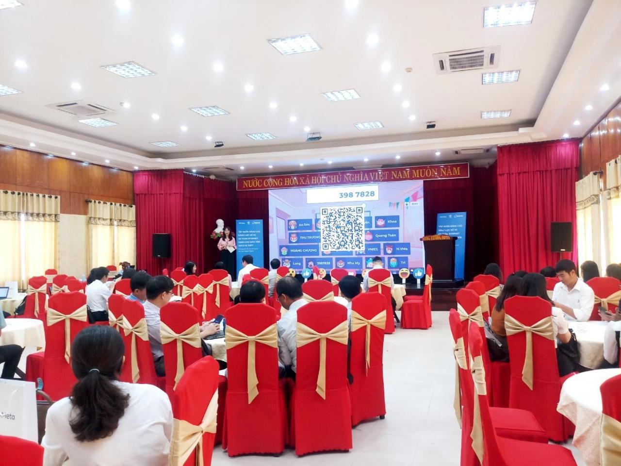 Hotel Khach San Hung Vuong Quang Ngai Zewnętrze zdjęcie